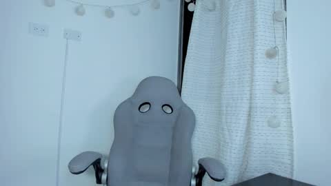 Snapshot of julia_strauns chatting on March 12, 5:35 am julia_strauns online show from March 12, 5:35 am