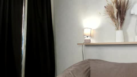 julia_suny online show from May 29, 1:14 am