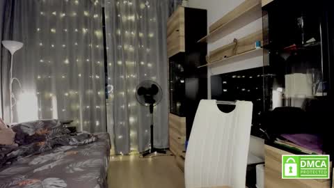 julia_t_mog online show from October 13, 9:37 pm