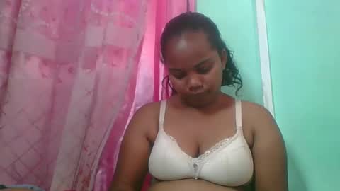 juliah02 online show from January 24, 5:42 am