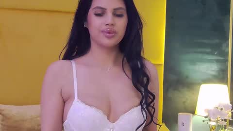 Snapshot of juliaharveyy chatting on February 25, 12:36 am Julia online show from February 25, 12:36 am