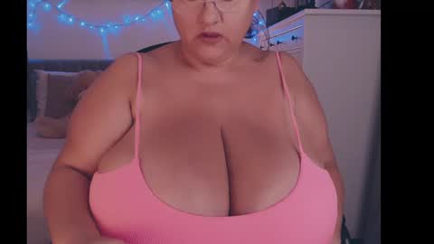 julialiones online show from December 6, 8:07 pm