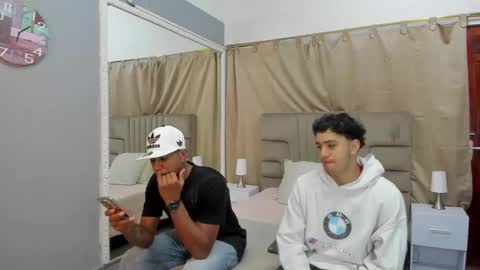 Snapshot of julian_billy chatting on February 21, 12:06 pm julian billy online show from February 21, 12:06 pm