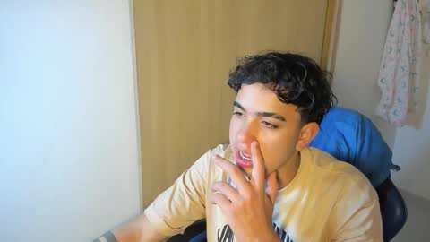 Snapshot of julian_billy chatting on November 3, 7:31 am julian billy online show from November 3, 7:31 am