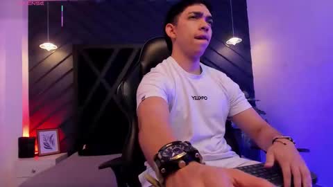 Snapshot of julian_mercier chatting on January 13, 11:15 am JULIAN online show from January 13, 11:15 am