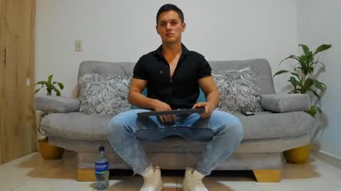 julian_wallace online show from December 11, 10:49 pm