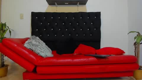 julian_wallace online show from February 14, 2:18 am