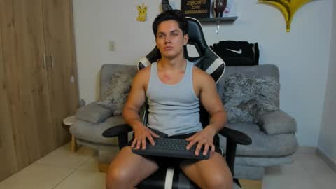 julian_wallace online show from January 17, 3:06 pm