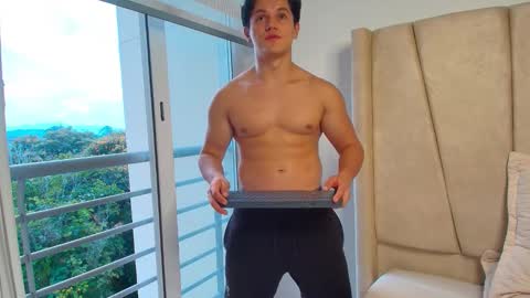 julian_wallace online show from February 11, 10:48 pm