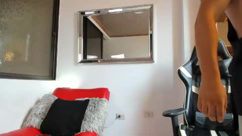 julian_wallace online show from April 14, 5:30 pm