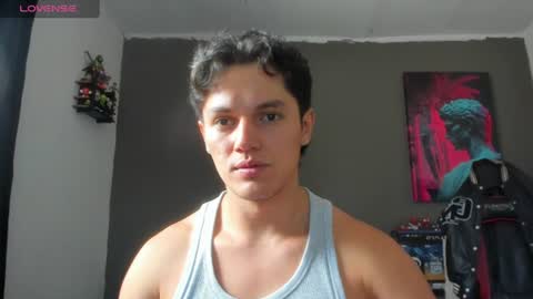 julian_wallace1 online show from June 12, 4:17 pm