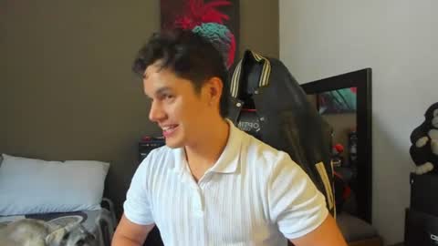 julian_wallace1 online show from June 16, 1:47 pm