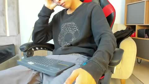 Julian online show from May 27, 7:11 pm