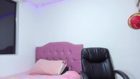 juliana Aristizabal  online show from October 19, 12:11 am