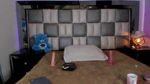 juliana_js_ online show from January 31, 8:12 pm