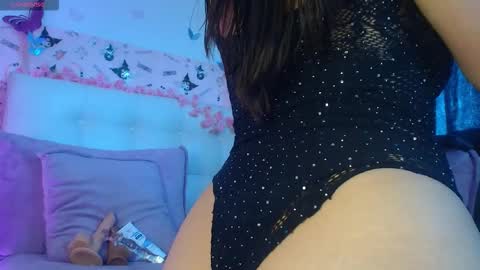 juliana_js_ online show from February 21, 5:58 pm