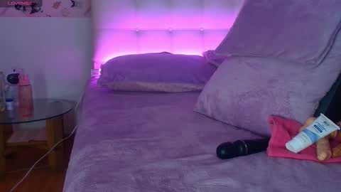 juliana_js_ online show from February 23, 5:54 pm