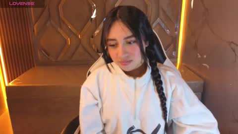 Snapshot of juliana_tx chatting on February 2, 12:59 pm Online 2200 to 600 online show from February 2, 12:59 pm