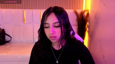 Snapshot of juliana_tx chatting on February 21, 3:40 am Online 2200 to 600 online show from February 21, 3:40 am