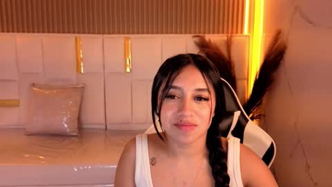 Snapshot of juliana_tx chatting on March 3, 3:01 am Online 2200 to 600 online show from March 3, 3:01 am