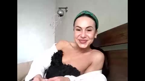 julianagold1 online show from March 28, 12:16 pm