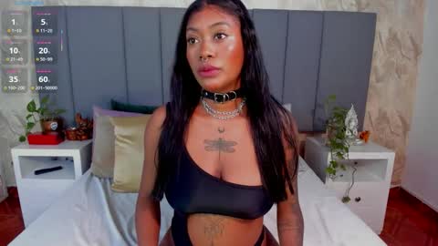 juli online show from November 4, 1:05 am