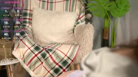 Snapshot of juliarichard chatting on February 25, 8:24 am Julie online show from February 25, 8:24 am