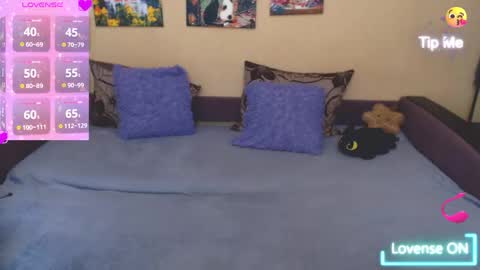 Snapshot of juliasane_ chatting on May 3, 2:01 pm Jul online show from May 3, 2:01 pm
