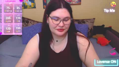 Snapshot of juliasane_ chatting on May 18, 7:31 pm Jul online show from May 18, 7:31 pm