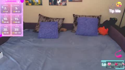 Snapshot of juliasane_ chatting on July 6, 11:07 am Jul online show from July 6, 11:07 am