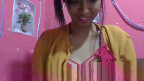 julie0612 online show from April 14, 8:20 am