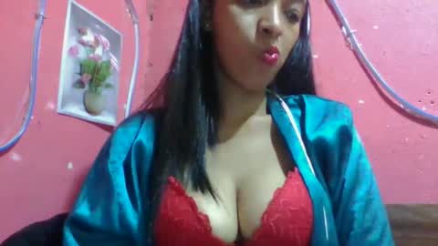 Snapshot of julie0612 chatting on May 4, 6:48 pm julie0612 online show from May 4, 6:48 pm