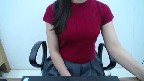 julie9x online show from November 7, 11:27 pm