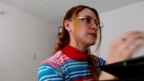 Snapshot of julie_autmn_ chatting on March 3, 6:03 pm yules online show from March 3, 6:03 pm