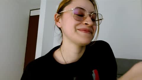 Snapshot of julie_autmn_ chatting on March 7, 9:12 pm yules online show from March 7, 9:12 pm