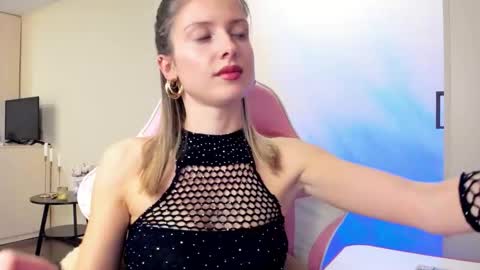 Snapshot of julie_flores chatting on October 7, 4:48 pm Julie online show from October 7, 4:48 pm
