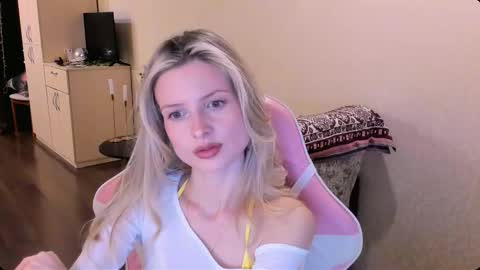 Julie online show from November 18, 4:33 pm