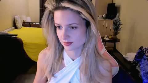 Julie online show from December 20, 1:29 pm