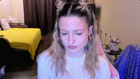 Julie online show from February 26, 3:00 pm