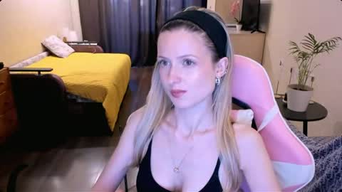 Julie online show from July 5, 3:52 pm