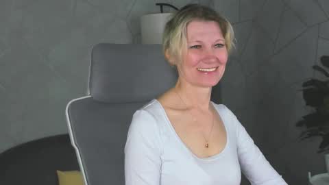 Julie Lucasss online show from March 16, 12:49 am