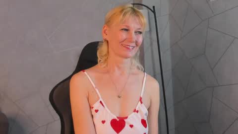 Julie Lucasss online show from April 20, 12:46 am