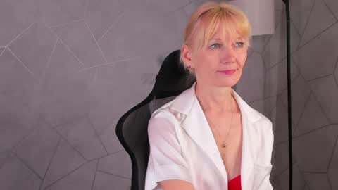 Julie Lucasss online show from May 16, 12:40 am