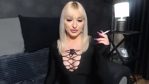 Snapshot of juliediamond chatting on December 6, 10:19 pm julia online show from December 6, 10:19 pm