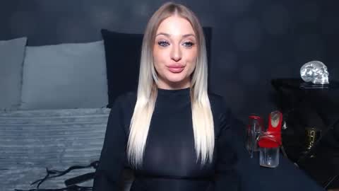 julia online show from March 31, 10:54 pm