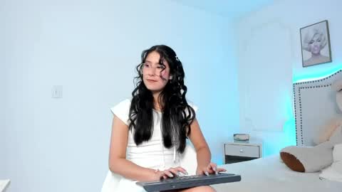 juliee_ross online show from May 9, 12:32 pm