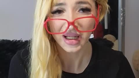 Julia online show from October 22, 11:43 am