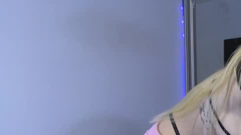 Julia online show from November 27, 8:44 pm