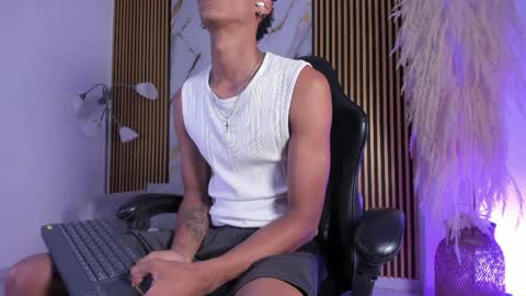 Julien online show from April 2, 11:30 am