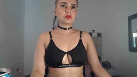 julieta__fox_ online show from January 17, 11:40 pm